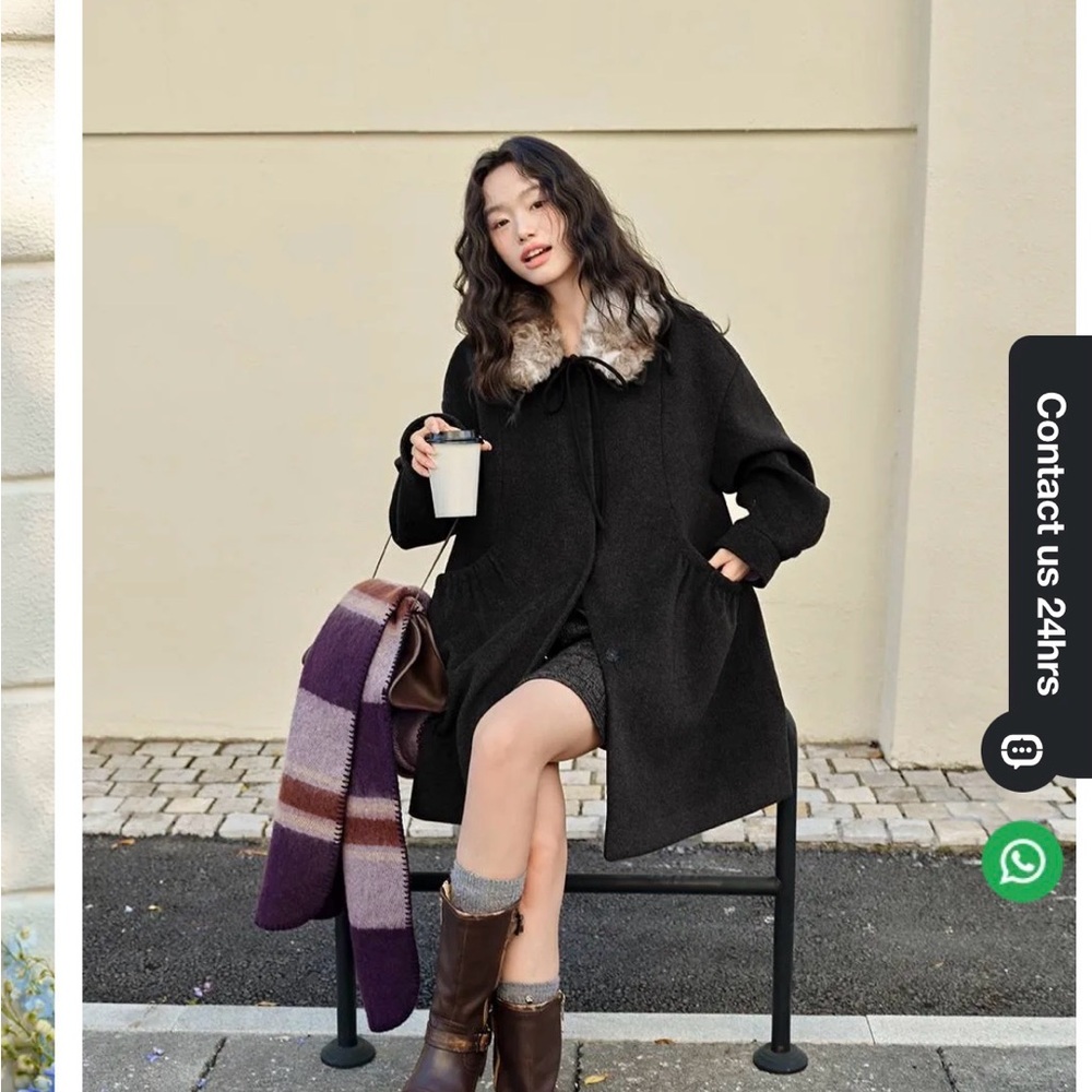 Stylish Black Coat with Faux Fur Collar